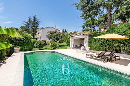 Villa with pool 1