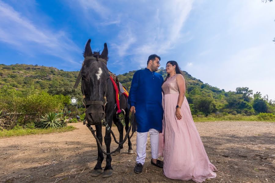 Fotografo di matrimoni Hardik Pandya (fotobookstudio). Foto del 9 dicembre 2020