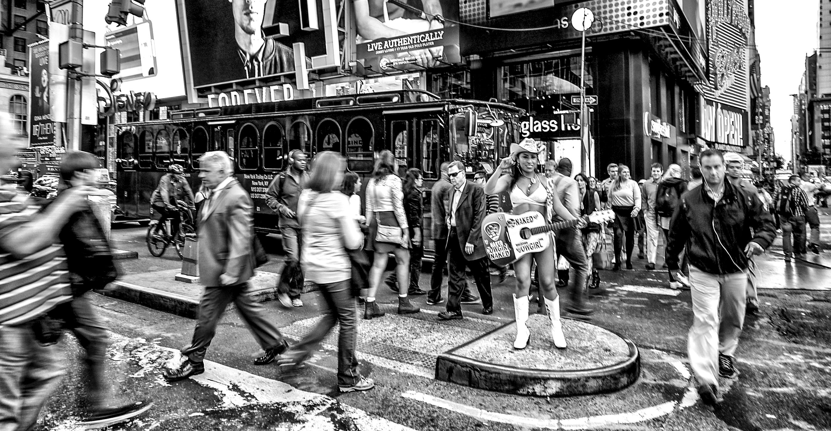 Camminando in Times Square di Diana Cimino Cocco