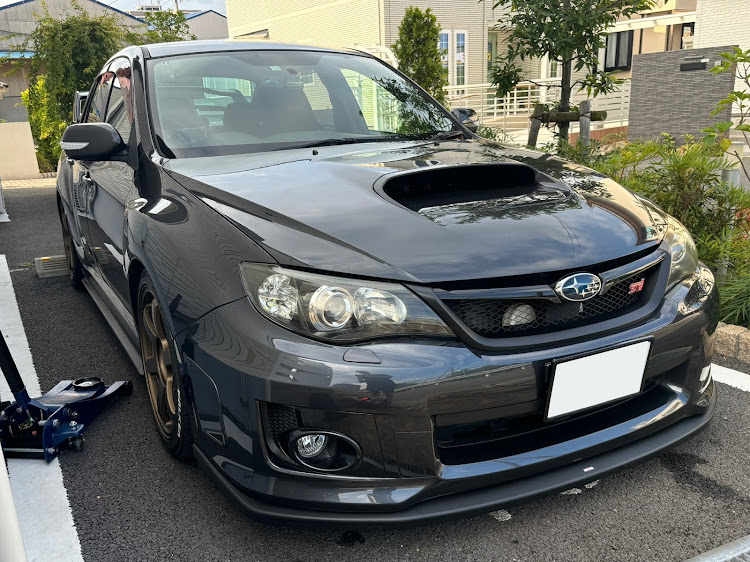 インプレッサ WRX STIのフロントリップスポイラー・フロントアンダースポイラー・STIパーツ・加工取り付け・DIYに関するカスタム事例の投稿画像1枚目