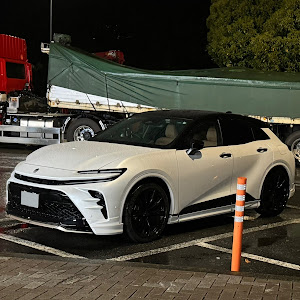クラウンスポーツ AZSH36W