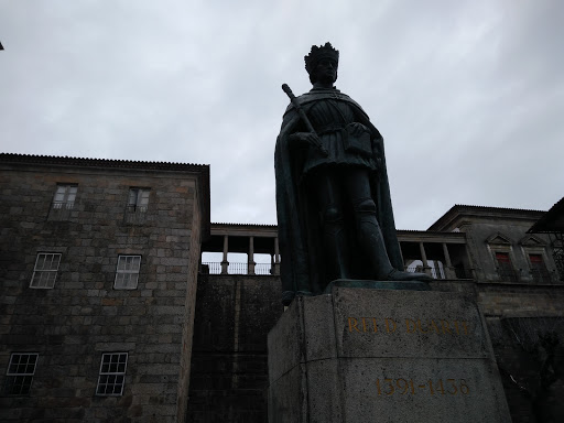 Estátua de Dom Duarte