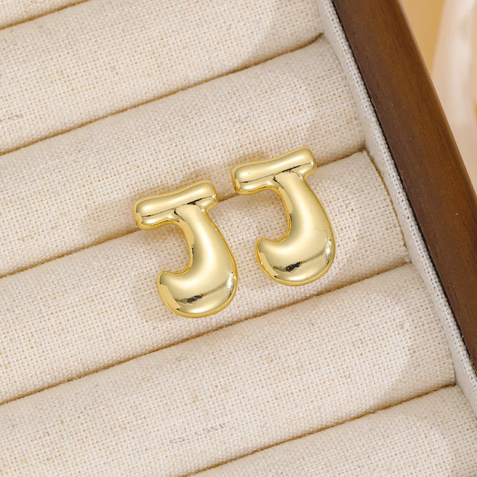 Brincos de bolha com 26 letras simples da moda para mulheres, acessório elegante e personalizado, perfeitos para uso diário e presentes, leves e confortáveis.