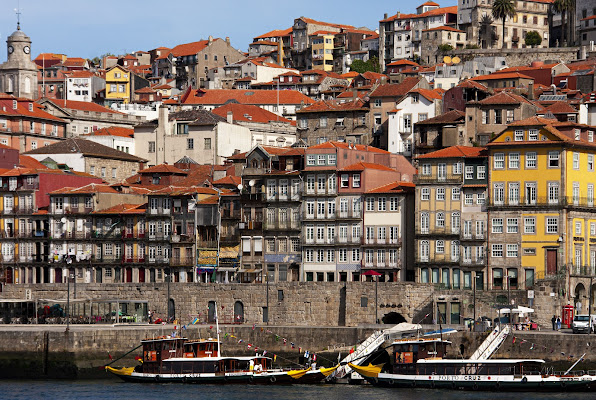 Porto, le case sul fiume Duero di davide_giovanni_volpi