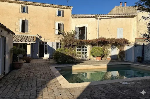 Maison avec piscine et terrasse 1