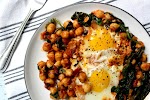 Spinach Chickpea Egg Nest was pinched from <a href="https://pulsepledge.com/recipe/spinach-chickpea-egg-nest/" target="_blank">pulsepledge.com.</a>