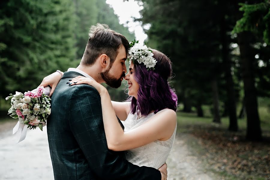 Fotógrafo de casamento Elena Ishtulkina (ishtulkina). Foto de 10 de setembro 2020