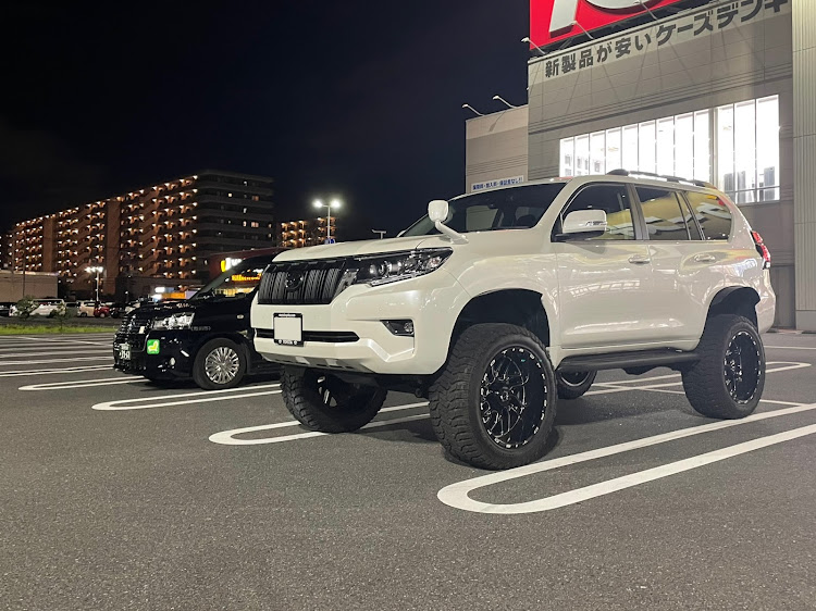 ランドクルーザープラドの35x12.5r22・6インチリフトアップ・ラフカントリー・TIS544BMに関するカスタム事例の投稿画像1枚目