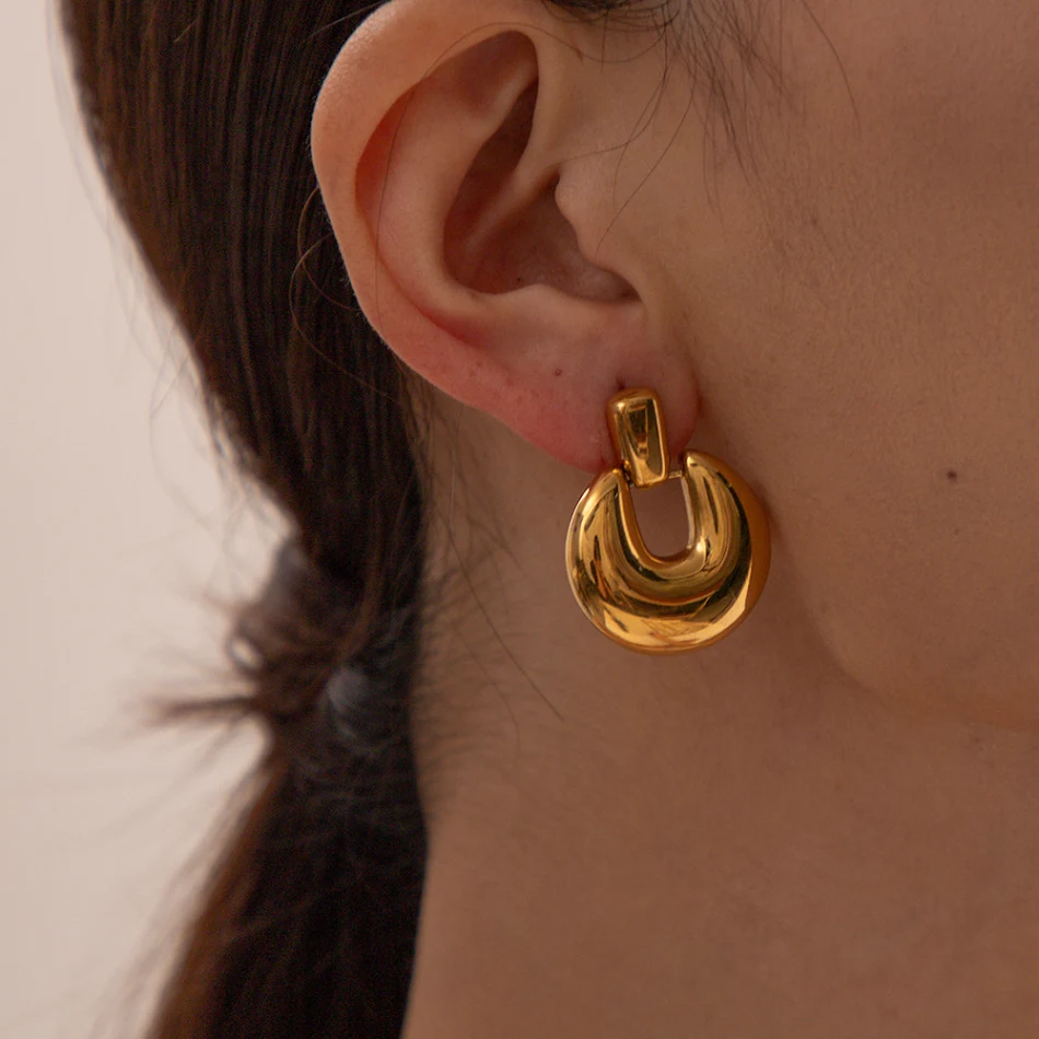 Mode eenvoudige ronde studs roestvrij staal anti-allergie dames dagelijkse sieraden, perfect voor comfort en een elegante look.