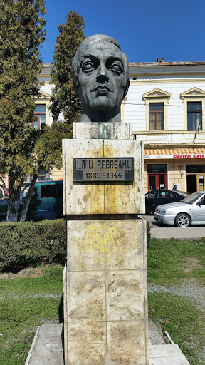 Statuie Liviu Rebreanu