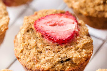 Skinny Strawberry Oatmeal Muffins