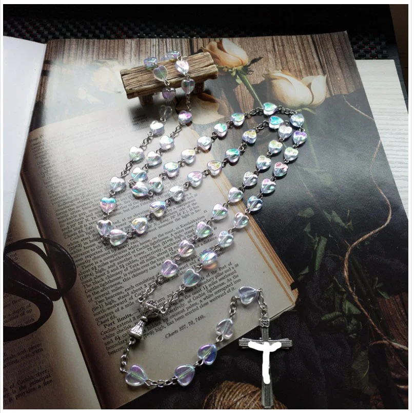 Collier Coréen Double Couleur Plaqué Croix Minimaliste Un bijou élégant et symbolique. Le cadeau idéal pour exprimer sa foi et son style.