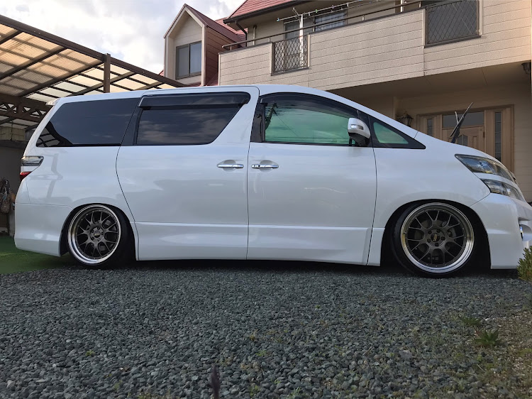 ヴェルファイアのBBS LM-R・梅・BBSコラボ・愛媛・ファミリーカーに関するカスタム事例の投稿画像5枚目