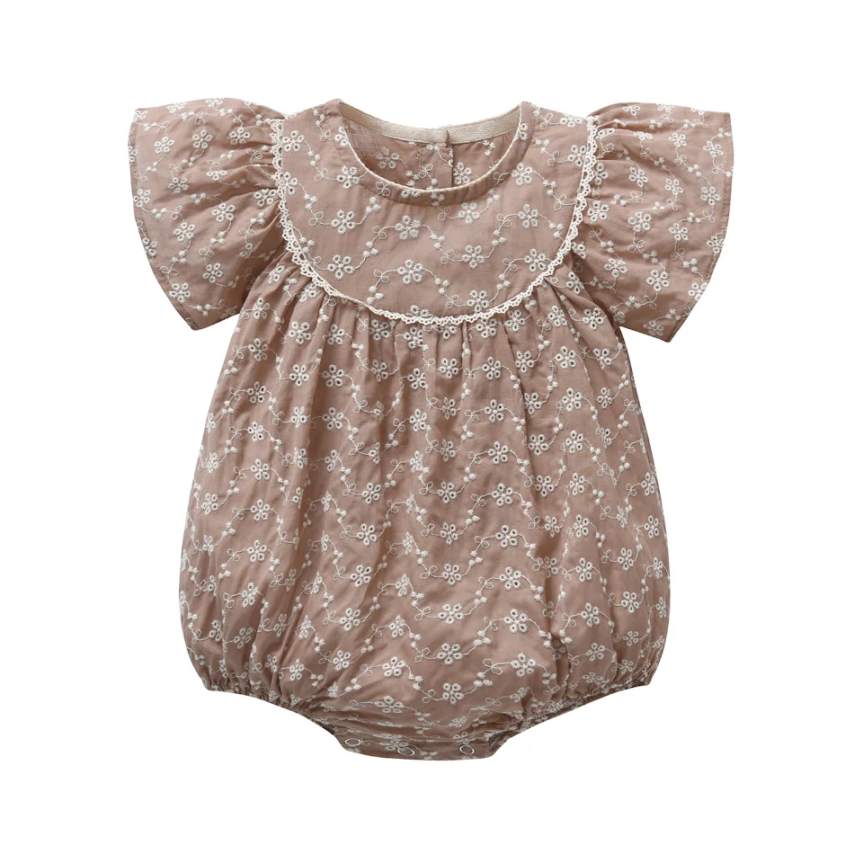 Nouveau Romper en Dentelle Triangle Été pour Fille. Parfait pour les journées chaudes, ce combishort offre confort, légèreté et style à votre petite.