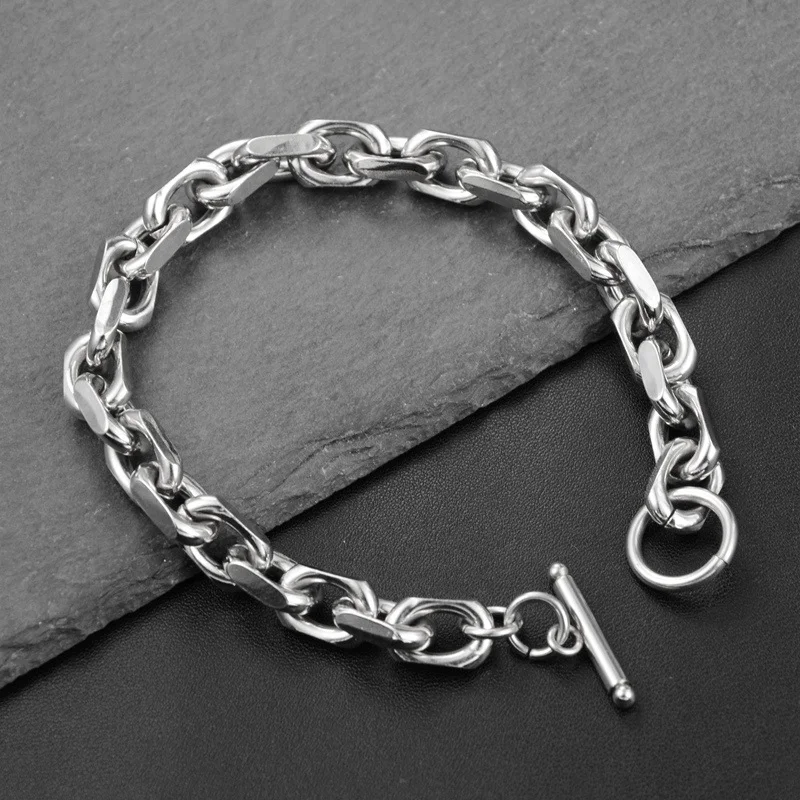 Pulsera Redonda de Acero Titanio Personalizada Accesorios de Moda Regalo Elegante para Él o Ella Diseño Duradero y Resistente
