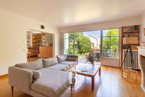 Bright living room with garden view - Prestige house for sale in Mareil-Marly, 10 rooms, 7 bedrooms