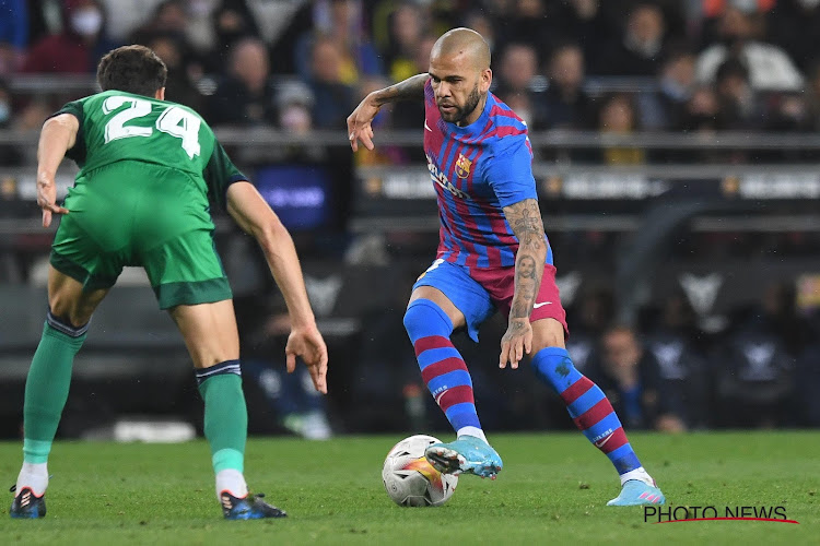 Dani Alves doet FC Barcelona voorstel om speler binnen te halen voor volgend seizoen