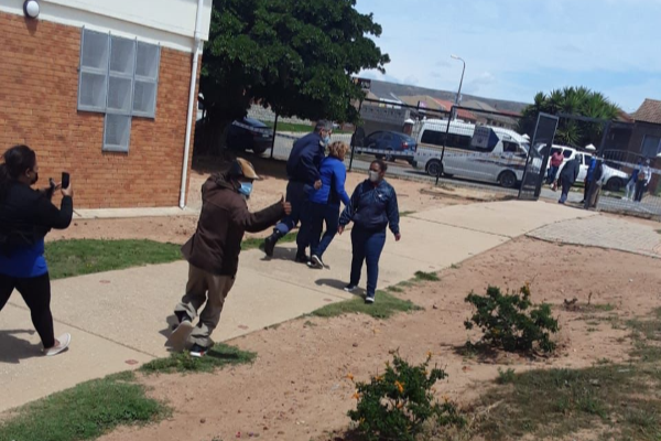 Helen Zille has opened an assault case after she was dragged out of a voting station in Bethelsdorp