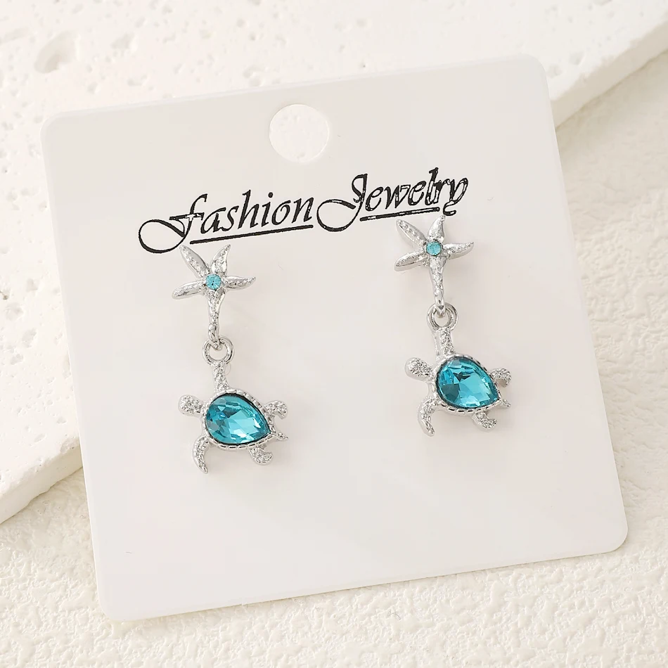 Boucles d'oreilles clous femme étoile de mer et tortue marine bleue, simples et assorties à tout, un accessoire parfait pour toutes les tenues.