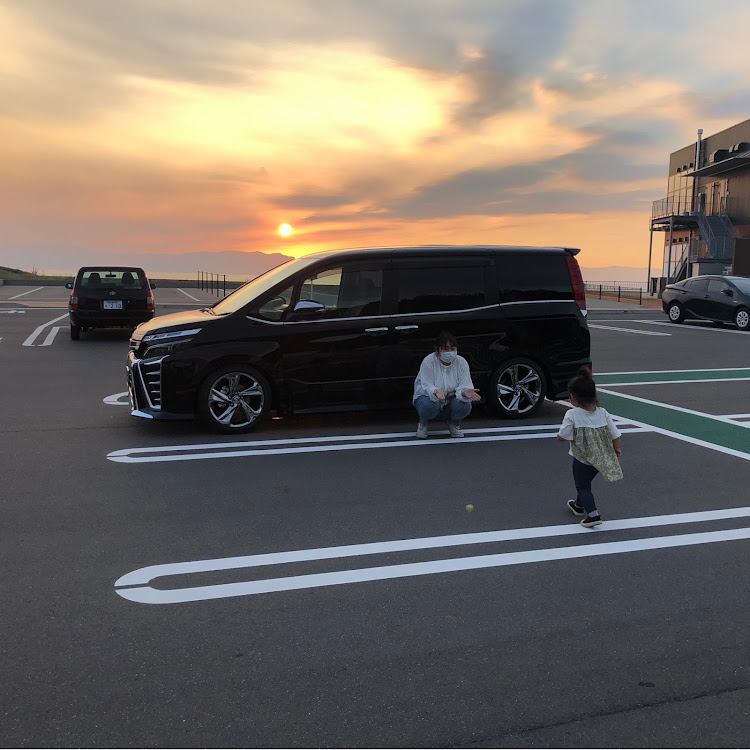 ヴォクシーのドライブ・親子デートに関するカスタム事例の投稿画像2枚目