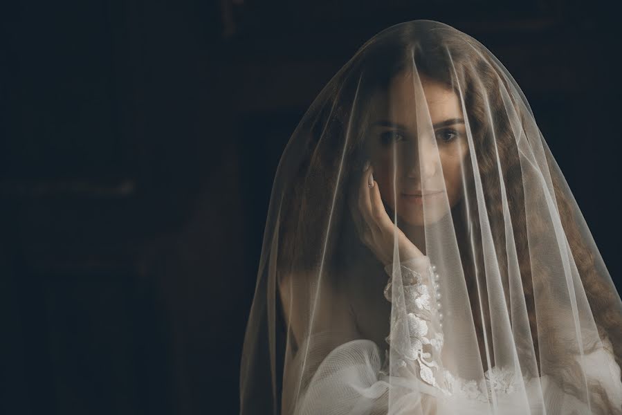 Fotografo di matrimoni Maksim Kolomychenko (maxcol). Foto del 30 marzo 2022