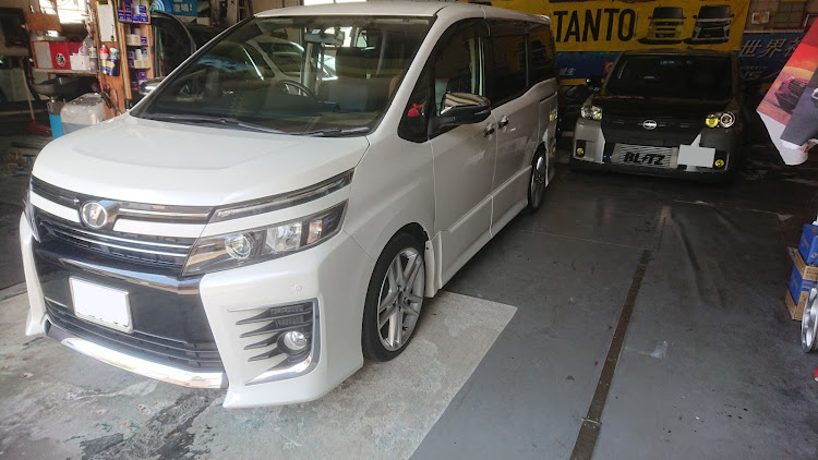 ヴォクシーの広島・DIY・デポジットクリーナー・ちょい弄り・コーティング洗車に関するカスタム事例の投稿画像1枚目