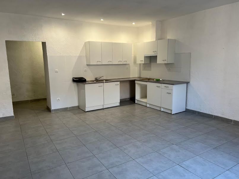 Vente appartement 6 pièces 80 m² à Gilette (06830), 180 000 €
