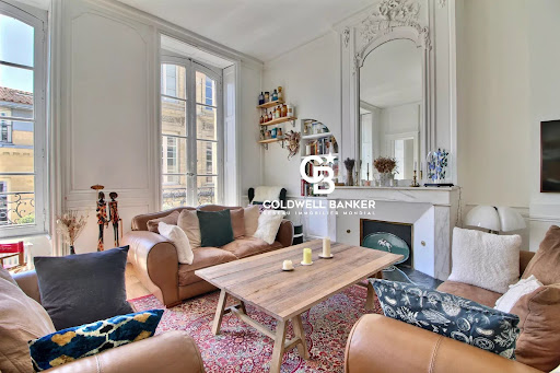 Contemporary apartment 5