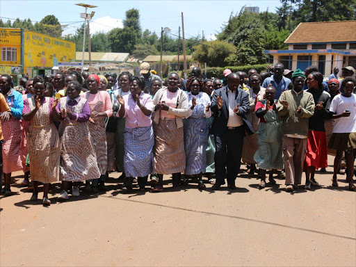 Governor Tolgos is welcomed in Iten after he recorded statements at DCI over the Moi University saga yesterday.Photo/ Mathews Ndanyi