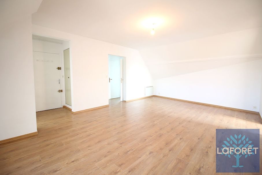 Location  appartement 3 pièces 56.17 m² à Etampes (91150), 849 €