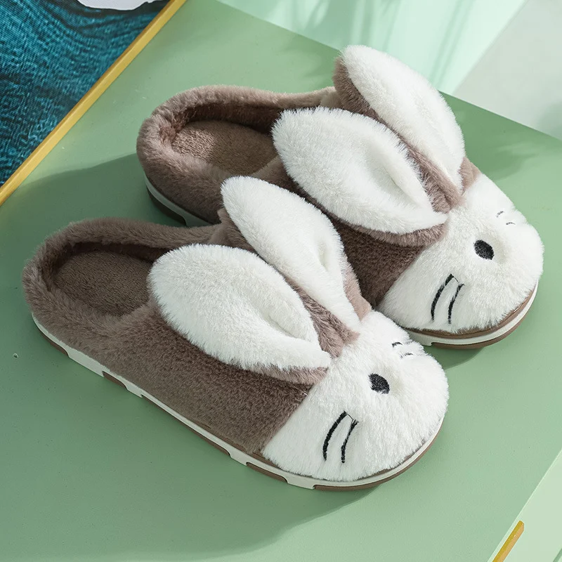 Pantoufles de sol en bois d'intérieur pour enfants et parents, pour la maison familiale. Confortables, sûres, parfaites pour les planchers.