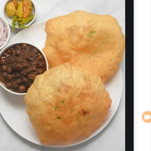 Chole Bedmi Poori Paneerwale [ 2 Pieces]