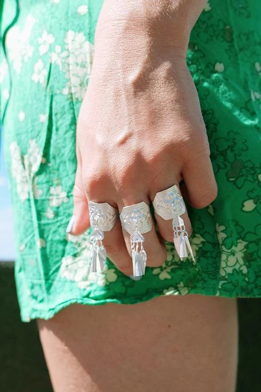 Guizhou Miao handgemaakte zilveren ring, oor golf bloem design, nieuwe Chinese sieraden, elegante accessoire voor een unieke en stijlvolle uitstraling