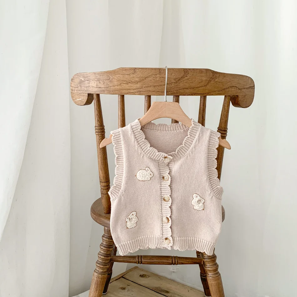 Gilet cardigan à motif lapin pour filles, un vêtement mode et adorable. Parfait pour un look décontracté et confortable. Un incontournable pour toutes les saisons.