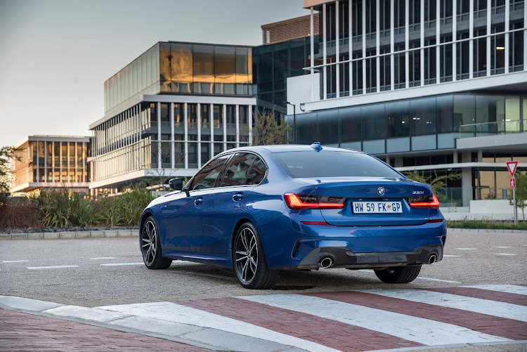 The sleek tail of the 2019 BMW 3 Series.