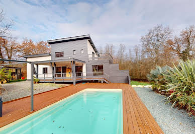 House with pool 14