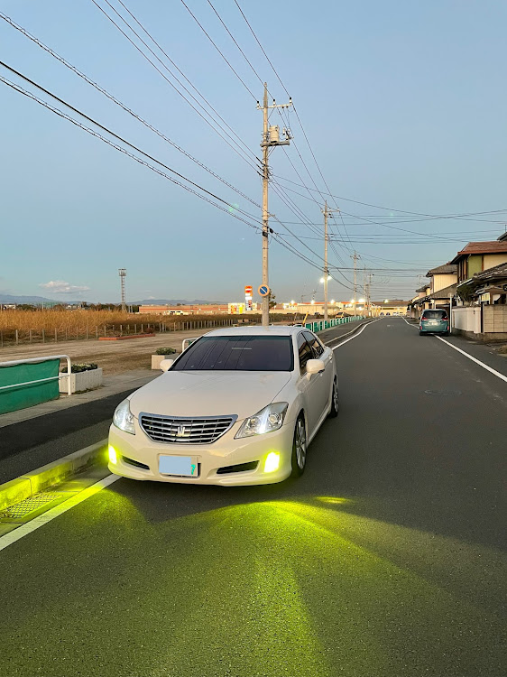 クラウンロイヤルの快適デート仕様・乗り心地いい・純正・車高下げたい欲・下げたいに関するカスタム事例の投稿画像1枚目