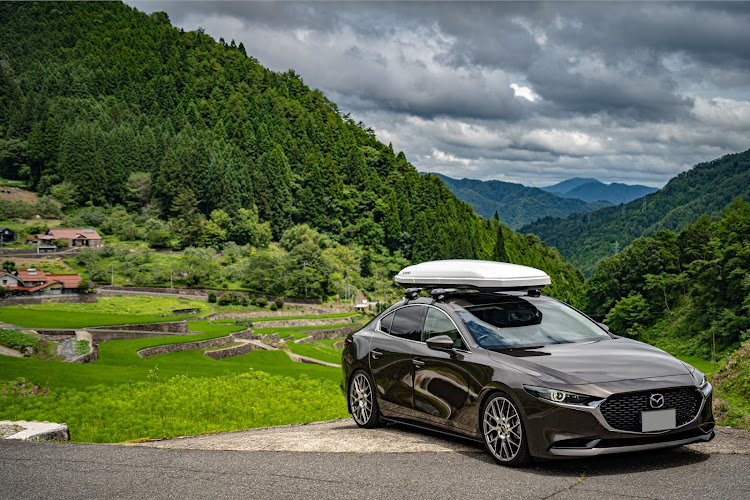 MAZDA3の井仁の棚田・どれにしようかな・棚田カフェ・前進駐車はやめましょー・底を擦らないようにに関するカスタム事例の投稿画像1枚目