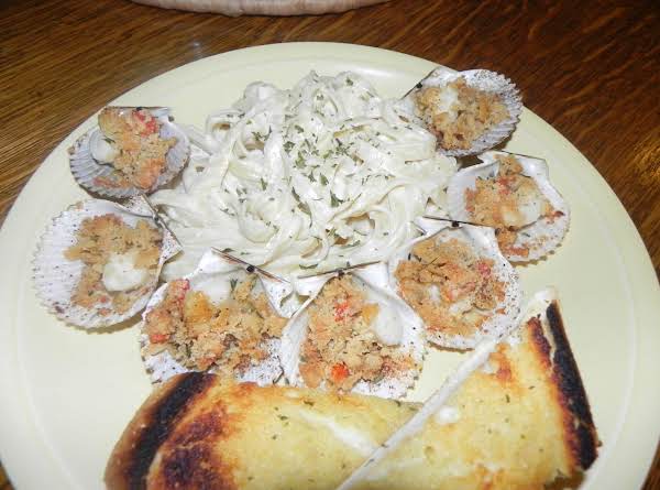 FRESH BAY SCALLOPS ON THE HALF SHELL_image