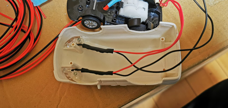 エスティマの緊急事態宣言・コロナウイルスに負けるな・📱三脚・ダミーセキュリティーに関するカスタム事例の投稿画像6枚目