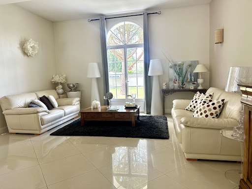 Villa with pool and garden 1