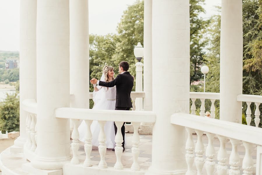 Fotógrafo de casamento Artem Apparatov (apparatov). Foto de 7 de setembro 2019