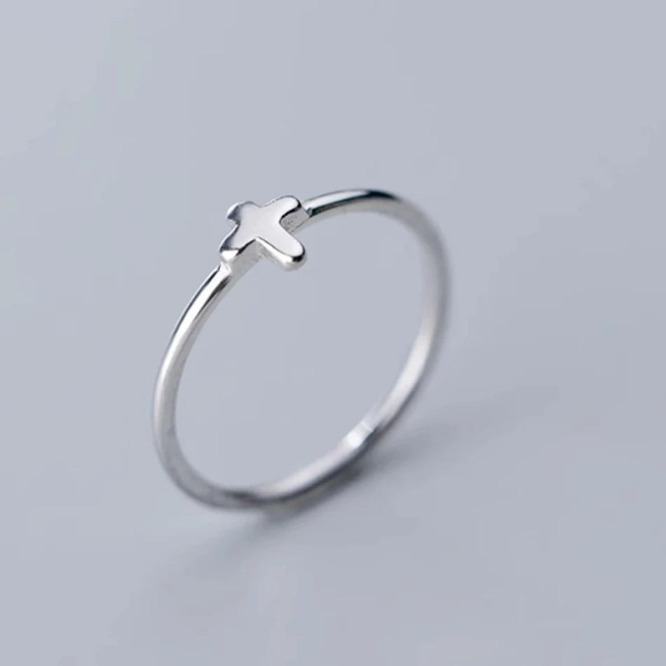 Bague Croisée de Mode Simple et Élégante pour femme, un bijou de personnalité pour un look raffiné et tendance, parfait pour toutes les occasions.