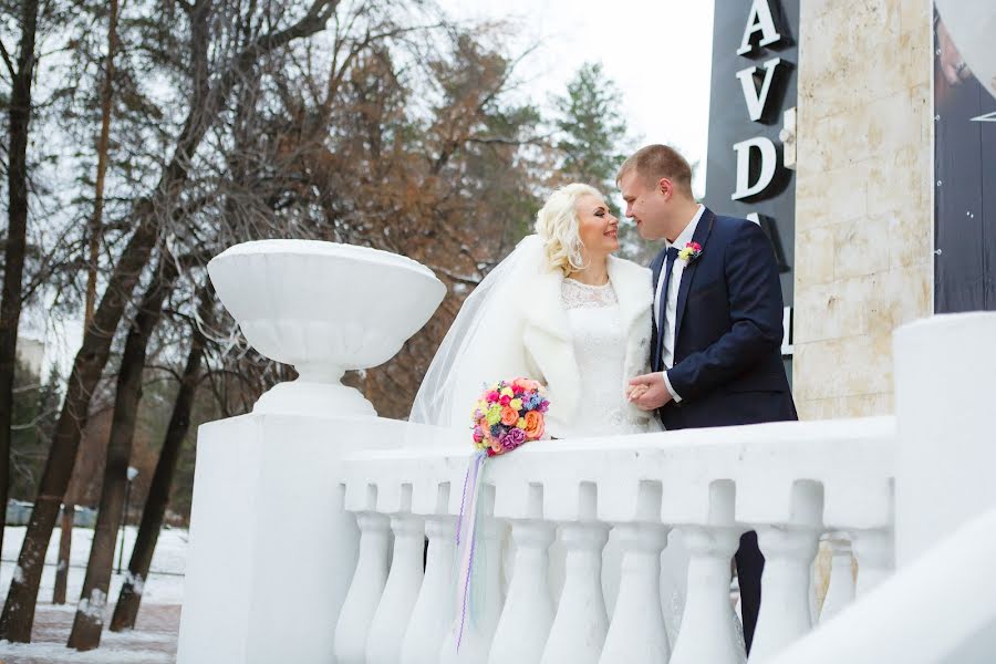 Fotógrafo de casamento Svetlana Kim (runiza). Foto de 15 de dezembro 2015