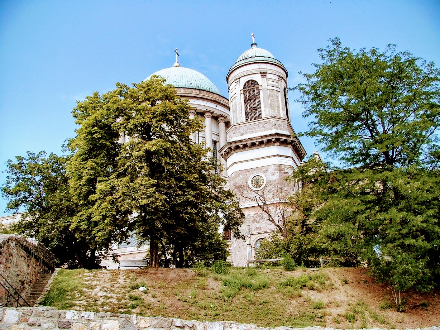 Esztergom - Nagyboldogasszony és Szent Adalbert főszékesegyház (a bazilika kívülről, közelből)