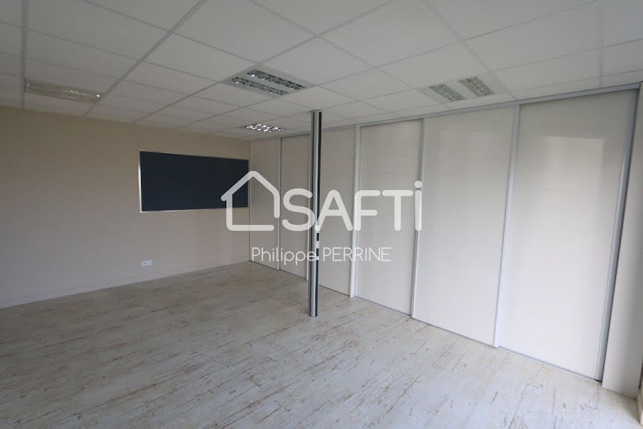 Location  locaux professionnels 6 pièces 425 m² à Douvres-la-Délivrande (14440), 3 200 €