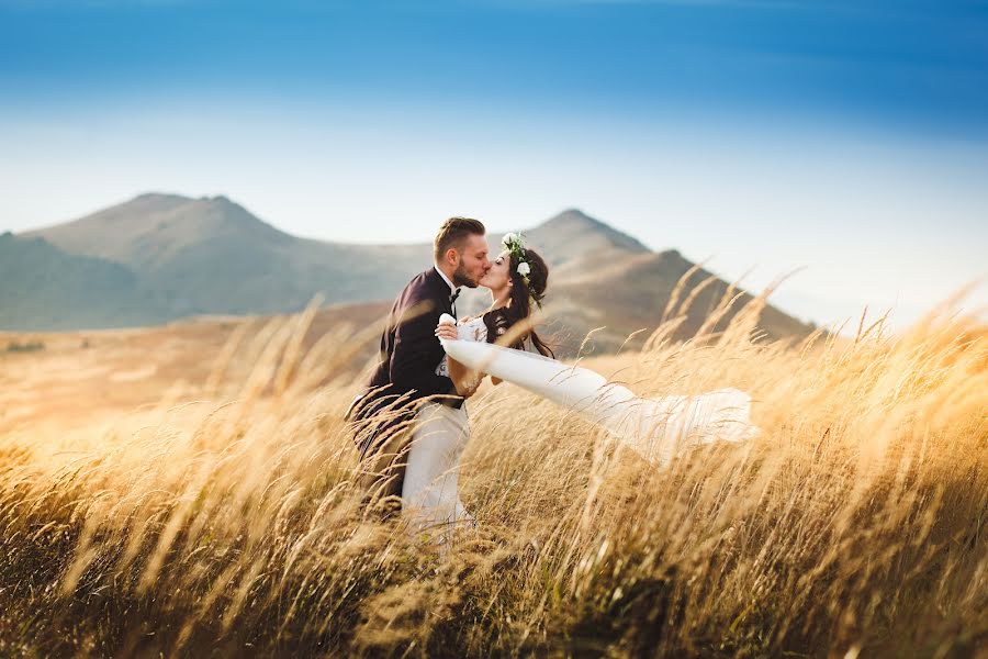 Fotografo di matrimoni Marcin Walawender (marcinwalawende). Foto del 25 ottobre 2017