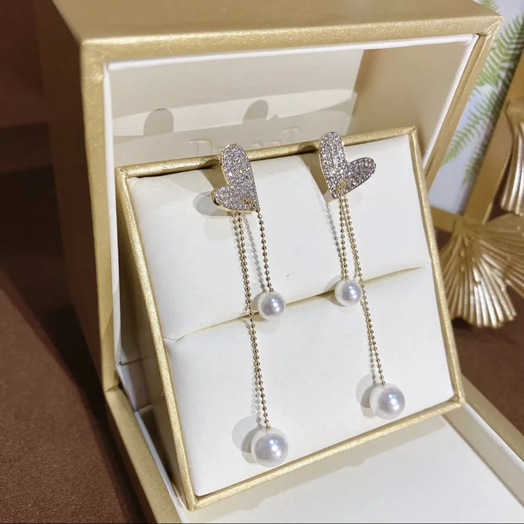 Pendientes de mujer con corazones, temperamentales, salvajes y modernos. Accesorios perfectos para un look atrevido y expresar tu estilo único y audaz.