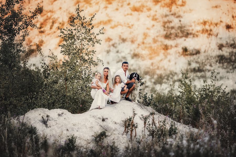 Fotógrafo de casamento Yuliya Zubkova (zubkovayulya). Foto de 9 de outubro 2019