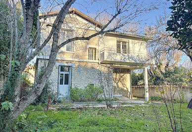 Maison contemporaine avec piscine et jardin 3